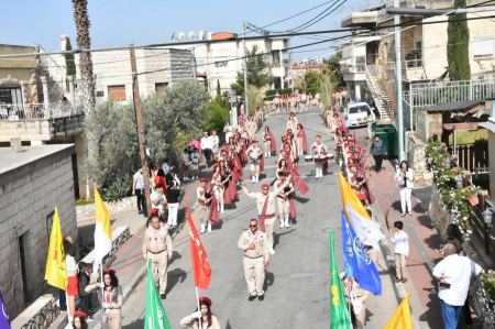 بالصور : أهالي معليا يحتفلون بأحد الشعانين المبارك 